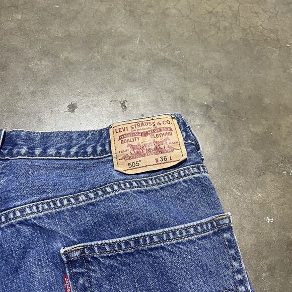 Vintage Y2k Levi's 505 Blue Regular Fit Jorts 36x10 - Picture 3 of 4